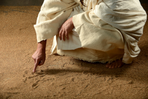 Virtude da Misericórdia (Jesus escrevendo na areia), fonte: Deposit Photos
